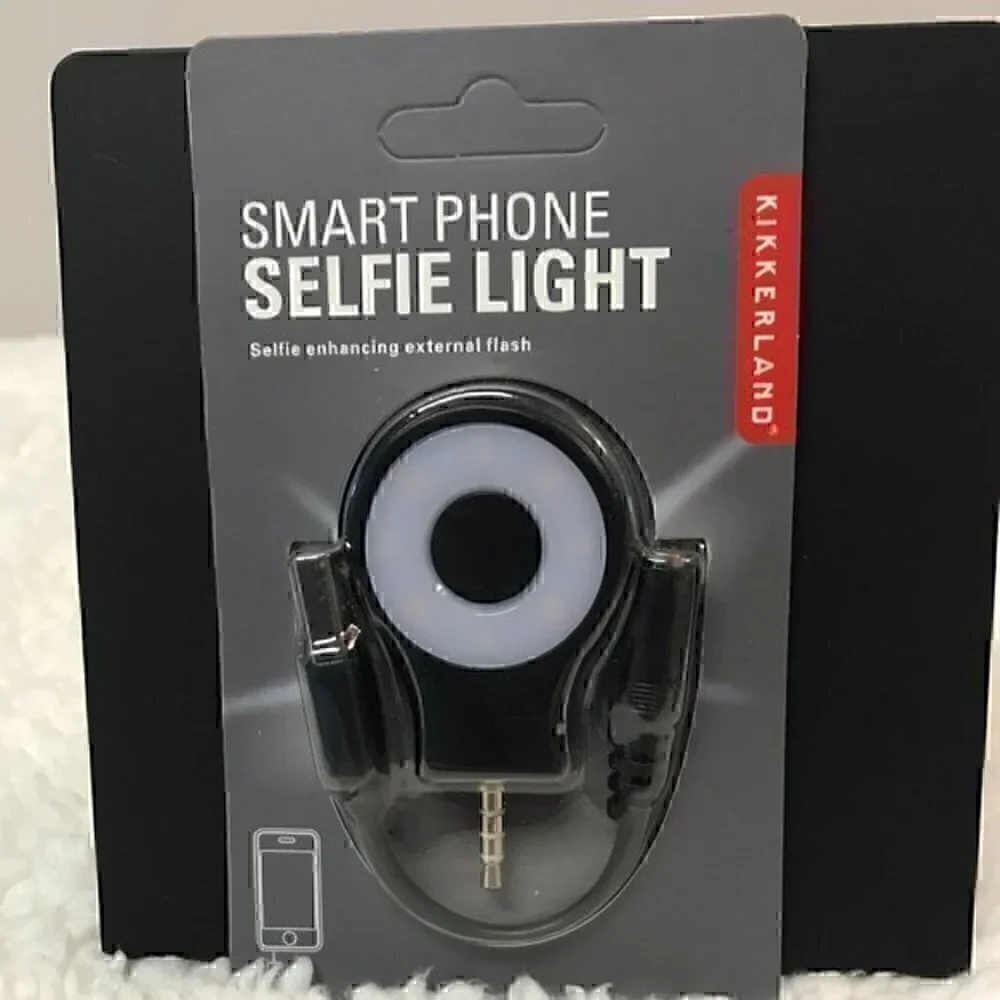 Kikkerland Smart Phone Bundle Wide-Angle Clip Lens + Selfie Light